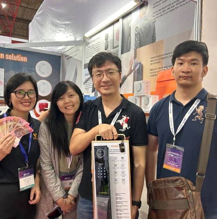 编织科技未来 | 小未科技亮相2025 IEAE 印尼电子展