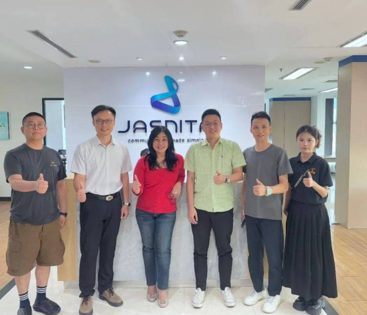 编织科技未来 | 小未科技亮相2025 IEAE 印尼电子展