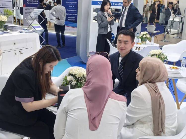 国际风采 | 甘李药业亮相Pharmaconex 2025展会,携创新糖尿病解决方案加速布局中东及非洲市场