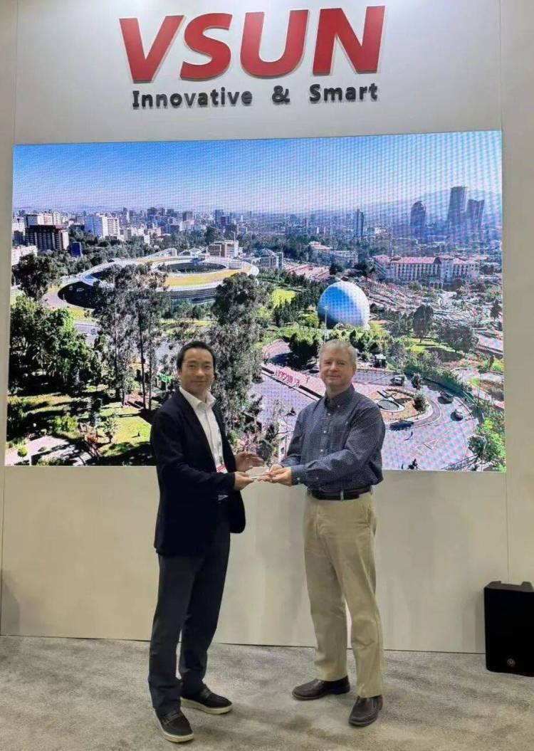 展会直击 | VSUN SOLAR首日精彩亮相北美太阳能展RE+2025