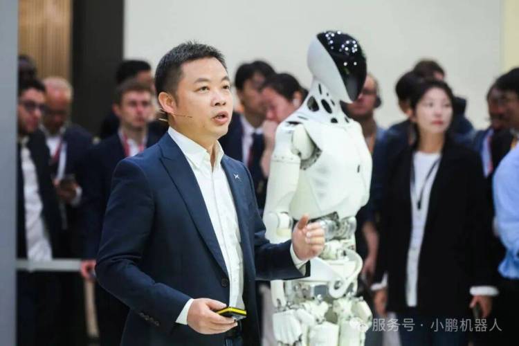 首次亮相海外舞台!小鹏机器人IRON登上2025年德国慕尼黑车展
