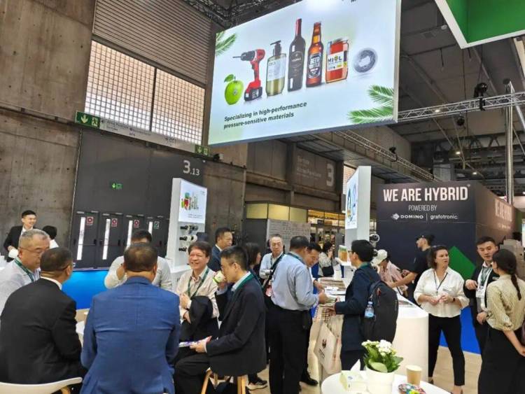 友华新材料亮相2025年欧洲标签展 彰显中国智造全球竞争力