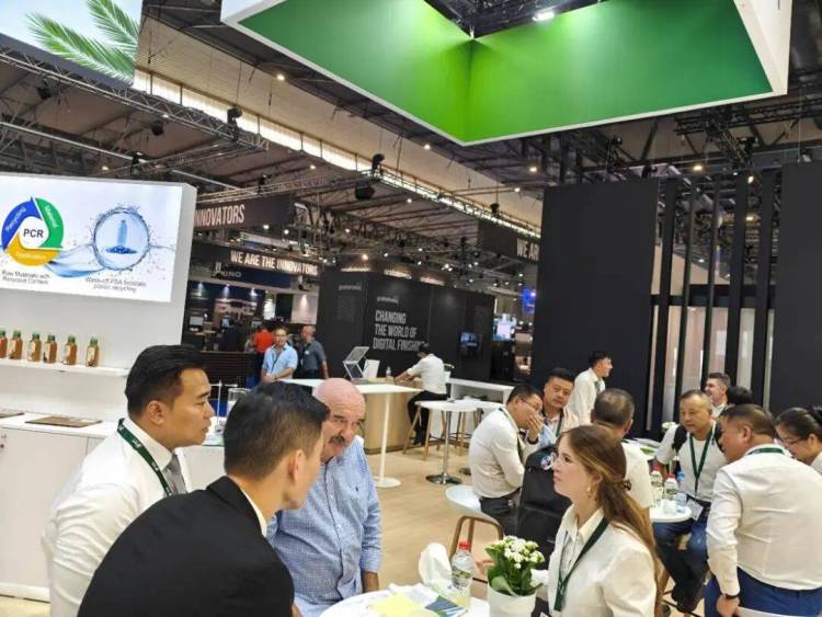 友华新材料亮相2025年欧洲标签展 彰显中国智造全球竞争力