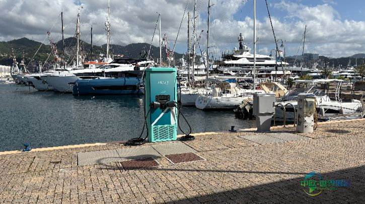 利古里亚海岸电气化进程推进:热那亚码头启用新型船用快速充电桩