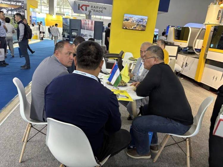 聚焦中亚!博创闪耀2025年乌兹别克斯坦橡塑展Plastex