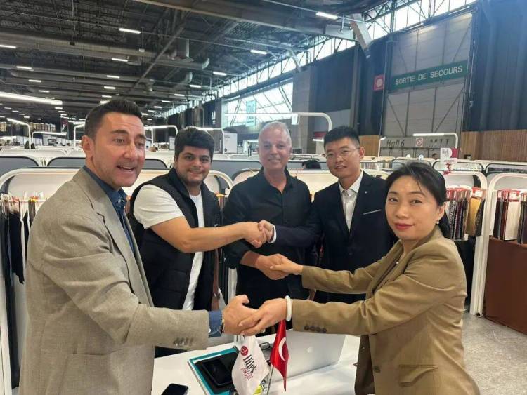 【展会】白鹭织云入巴黎,深绿纤韵绘中西——白鹭品牌亮相2025法国PV展,共织可持续时尚新未来