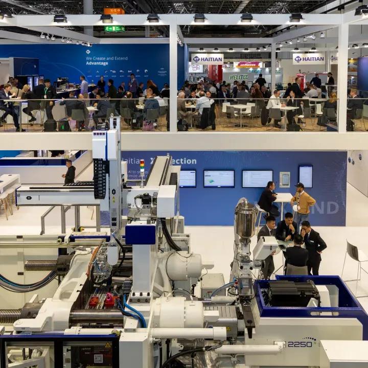 首日直击|海天国际亮相 K2025,“注塑+”整体方案引领智造跃升