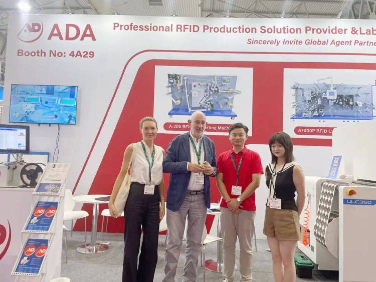展会回顾 | 艾达设备闪耀2025欧洲标签展,创新产品引爆全场关注