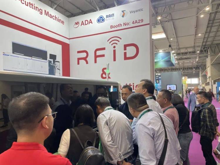 展会回顾 | 艾达设备闪耀2025欧洲标签展,创新产品引爆全场关注