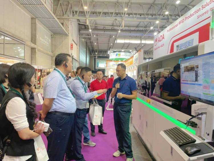 展会回顾 | 艾达设备闪耀2025欧洲标签展,创新产品引爆全场关注