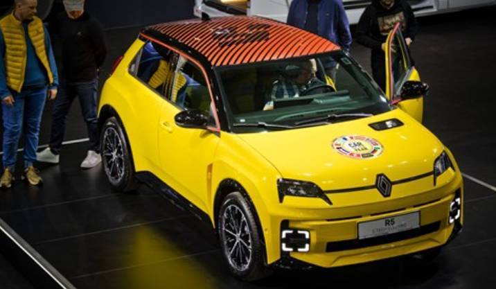 2025年波兰波兹南国际车展览会:雷诺展台