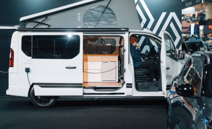 2025年波兰波兹南国际车展览会:雷诺展台