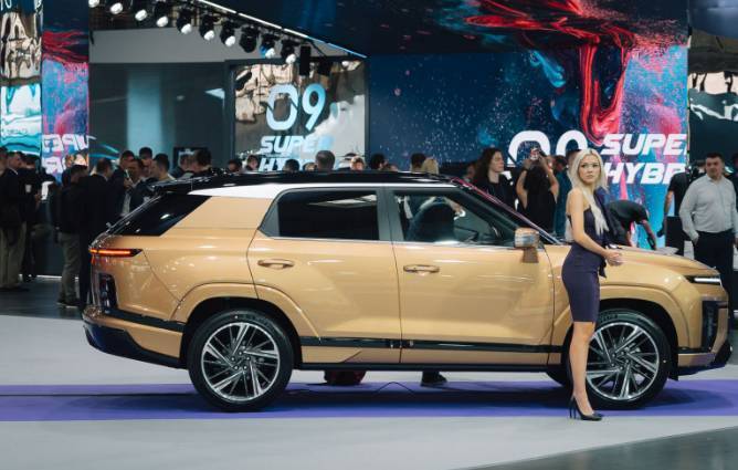 2025年波兰波兹南国际车展览会:雷诺展台