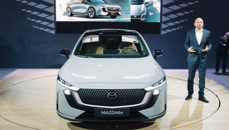 2025年波兰波兹南国际车展览会:雷诺展台