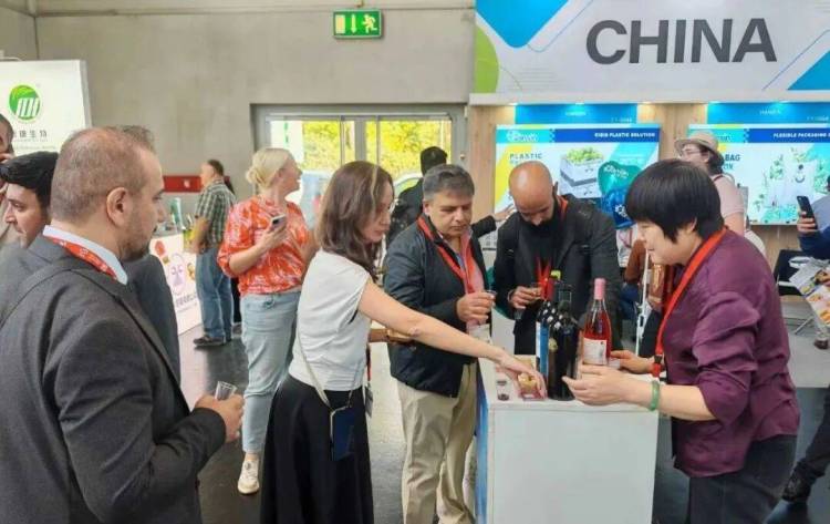 戎子酒庄闪耀2025年德国 ANUGA 国际食品及饮料展,7 款佳酿香飘莱茵河畔