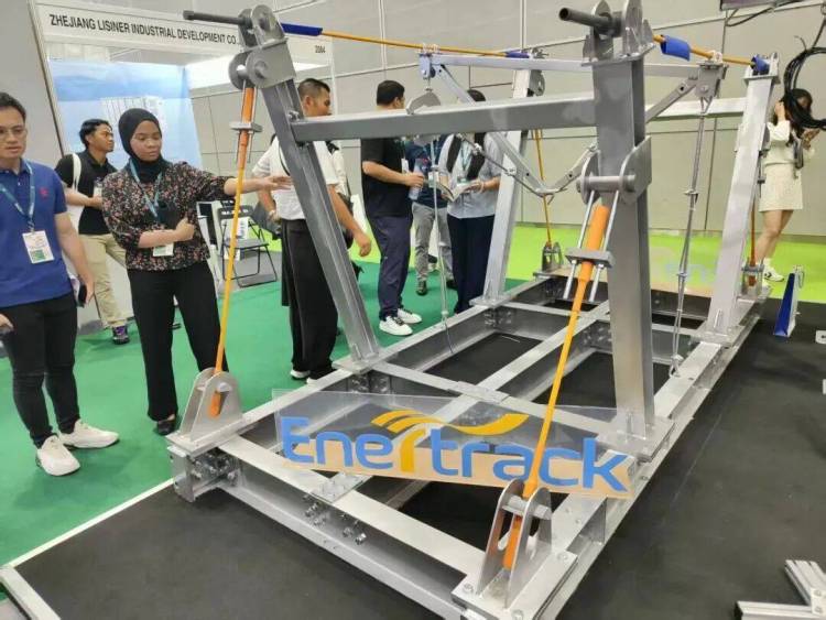 IGEM 2025 | 仁卓智能亮相马来西亚绿能展,柔性支架方案获高度关注