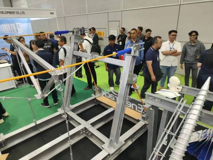 IGEM 2025 | 仁卓智能亮相马来西亚绿能展,柔性支架方案获高度关注