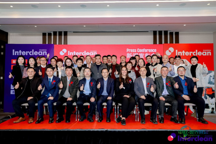 新闻发布会嘉宾合影