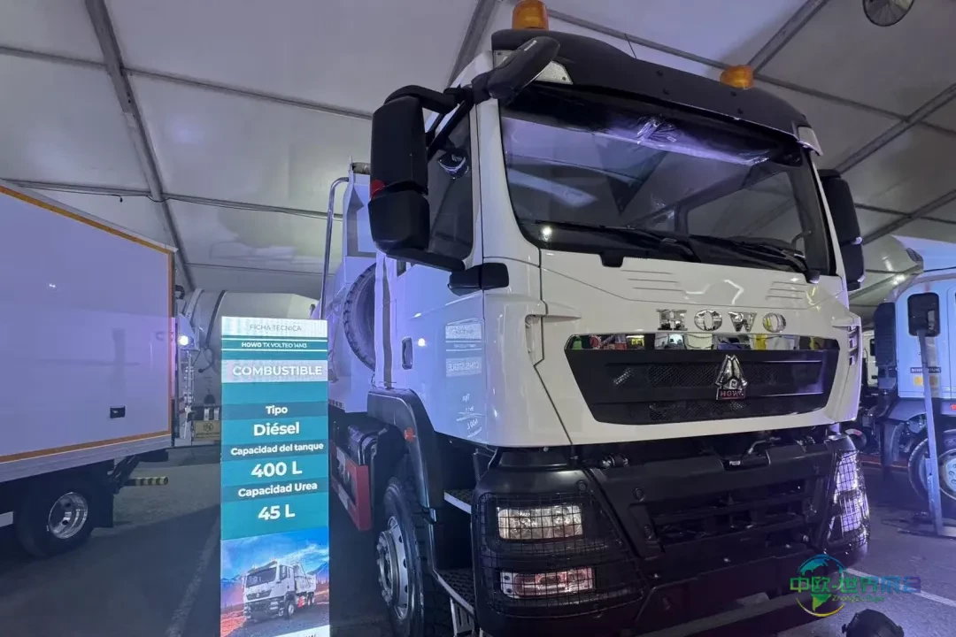 中国重汽在墨西哥国际商用车展览会(ExpoTransporte ANPACT 2025)上大放异彩