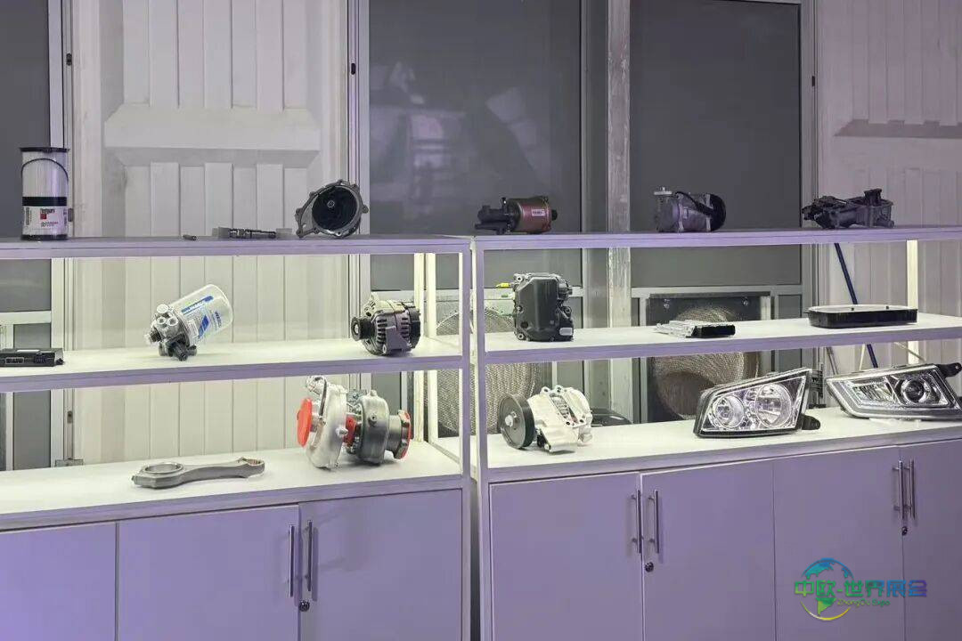 中国重汽在墨西哥国际商用车展览会(ExpoTransporte ANPACT 2025)上大放异彩