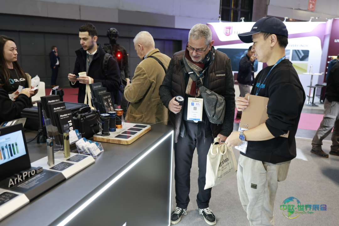 OLIGHT傲雷照明以中国「智」造照亮法国巴黎国防及军警装备展览会(Milipol Paris 2025)舞台!