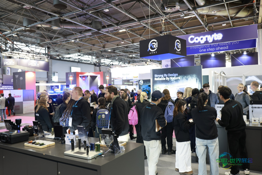 OLIGHT傲雷照明以中国「智」造照亮法国巴黎国防及军警装备展览会(Milipol Paris 2025)舞台!