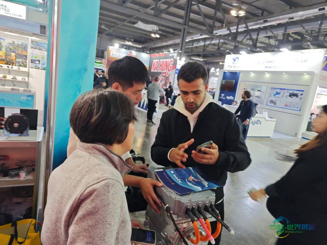 闪耀国际舞台!金宇星携格锐子品牌惊艳亮相2025年米兰国际双轮车展!