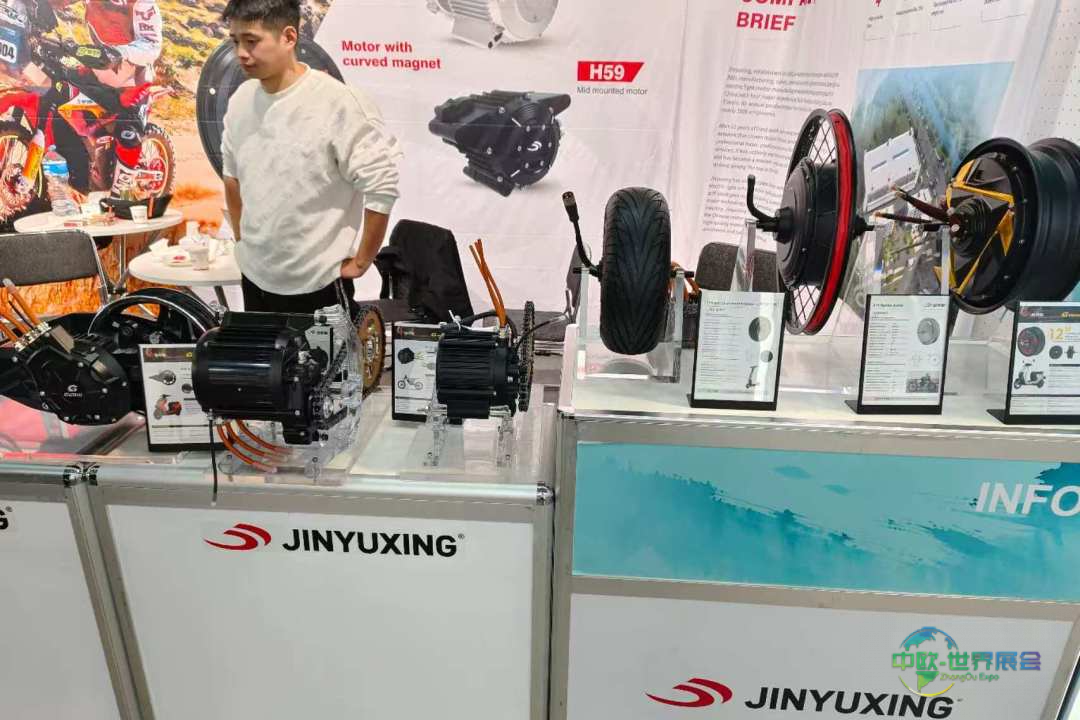 闪耀国际舞台!金宇星携格锐子品牌惊艳亮相2025年米兰国际双轮车展!