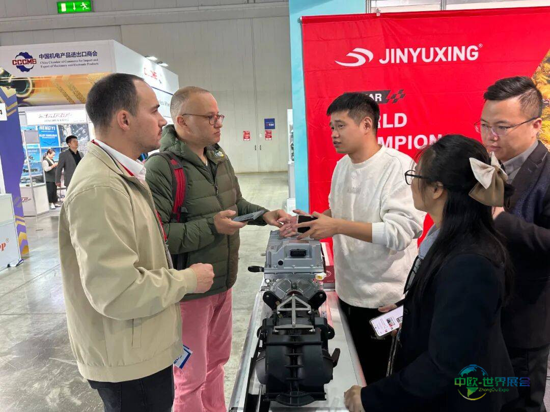 闪耀国际舞台!金宇星携格锐子品牌惊艳亮相2025年米兰国际双轮车展!