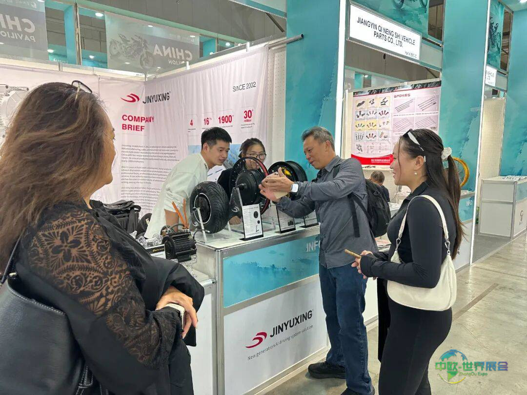 闪耀国际舞台!金宇星携格锐子品牌惊艳亮相2025年米兰国际双轮车展!