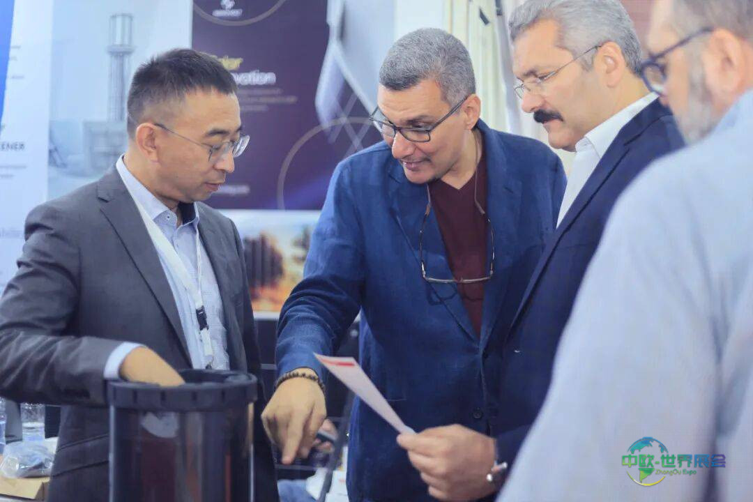轻量之力,闪耀埃及 | 赛拉弗应用科技SERAPP亮相 Egypt Energy 2025埃及国际电力、照明及新能源展