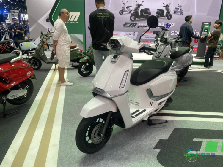 泰国曼谷国际摩托车展览会:展出小型摩托车,彰显个性与科技