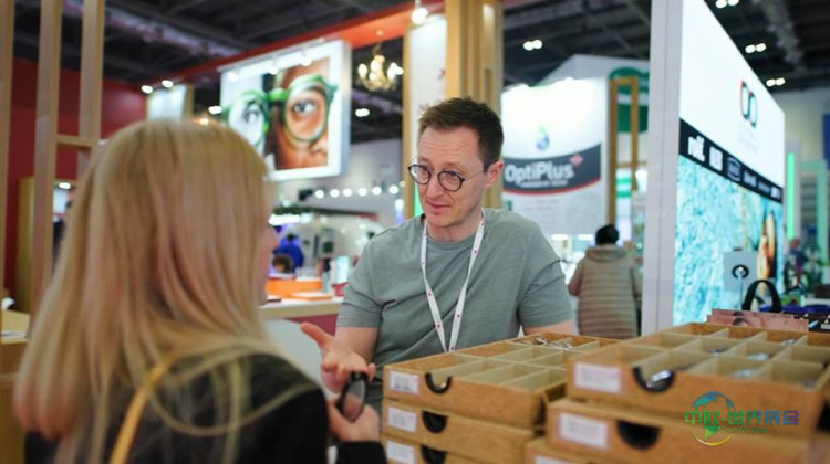 2025英国伦敦光学展·眼科学会颁发研究卓越奖