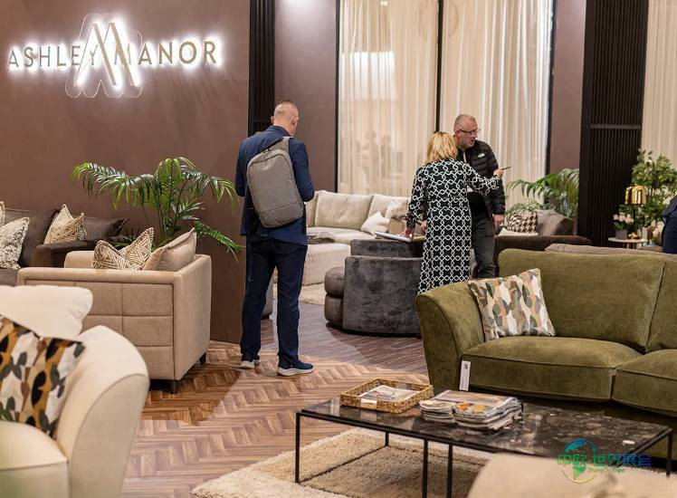 2026年英国伯明翰国际家具及装潢用品展览会:Tokabo Ltd展示高品质橡木家具