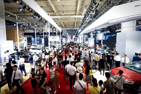 大连国际汽车展展会现场图片