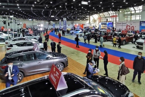 大连国际汽车展展会现场图片
