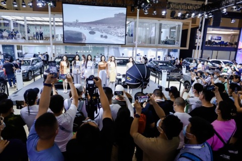 青岛国际车展展会现场图片