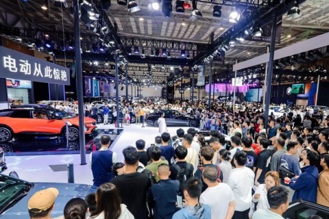 青岛国际汽车供应链、汽车零部件展览会展会现场图片