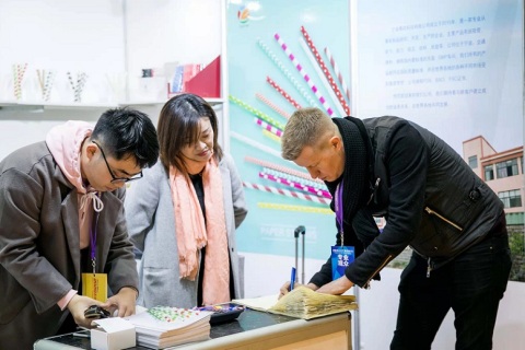 宁波中小工厂展览会展会现场图片