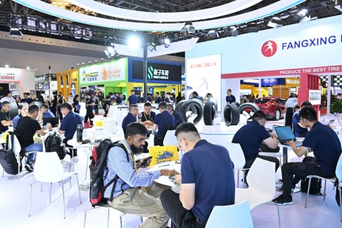 中国上海国际轮胎轮毂展览会展会现场图片