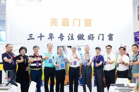 中部（武汉）整装家居及门窗展览会展会现场图片