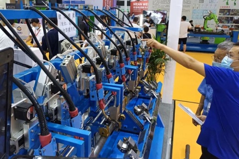 青岛工业博览会展会现场图片