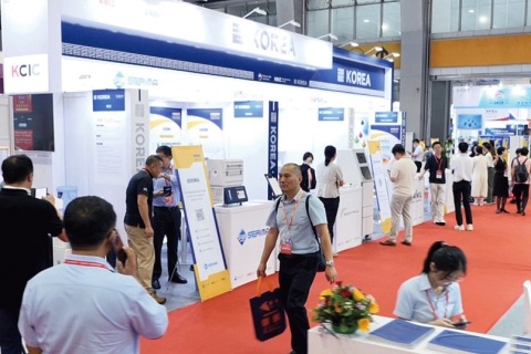 中国日用陶瓷技术装备及原辅料展览会展会现场图片