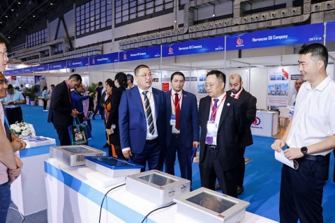 西安世界石油天然气装备博览会展会现场图片