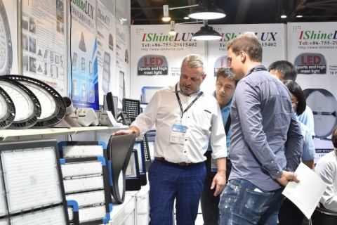 香港户外及科技照明展览会展会现场图片