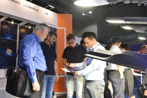 香港户外及科技照明展览会展会现场图片