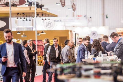 西班牙葡萄酒机械设备展览会展会现场图片