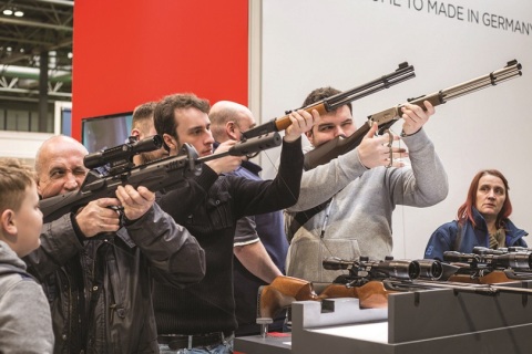 英国国际狩猎装备、枪械、刀具展览会展会现场图片