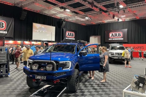 澳洲澳大利亚墨尔本越野车、钓具、户外露营用品展展会现场图片