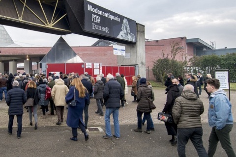 意大利摩德纳古董展览会展会现场图片